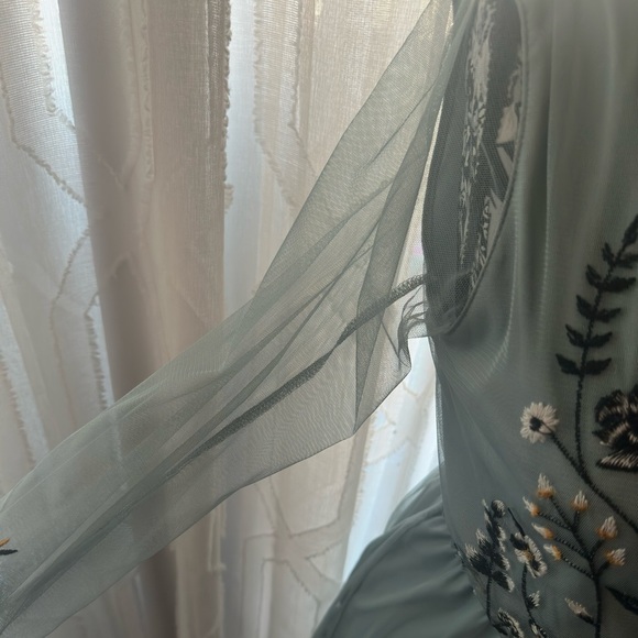 Floral embroidered dress - Picture 5 of 8